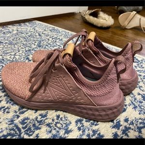 New balance tennis shoes.